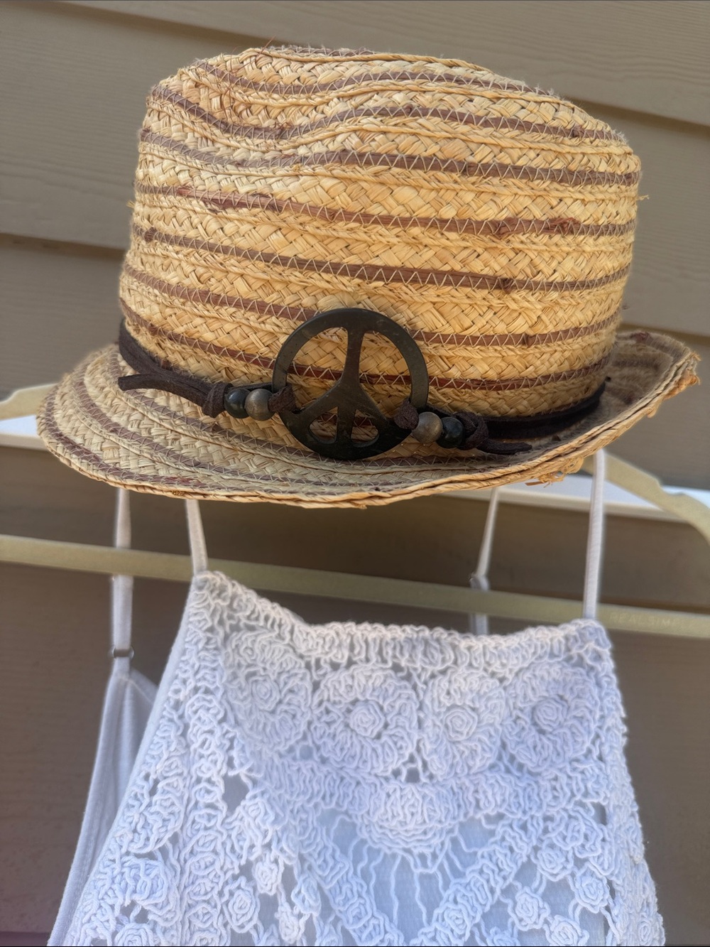 Scala "Pronto" unisex OS Woven Straw Hat w/Leather band & wood Peace ✌️ beads